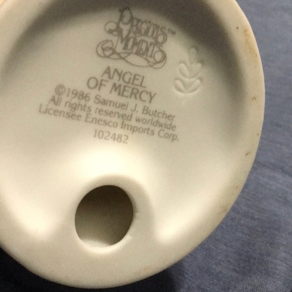 Precious Moments Angel of Mercy‎ 102482 about 5-1/2” high 1986 vintage - Picture 4 of 7